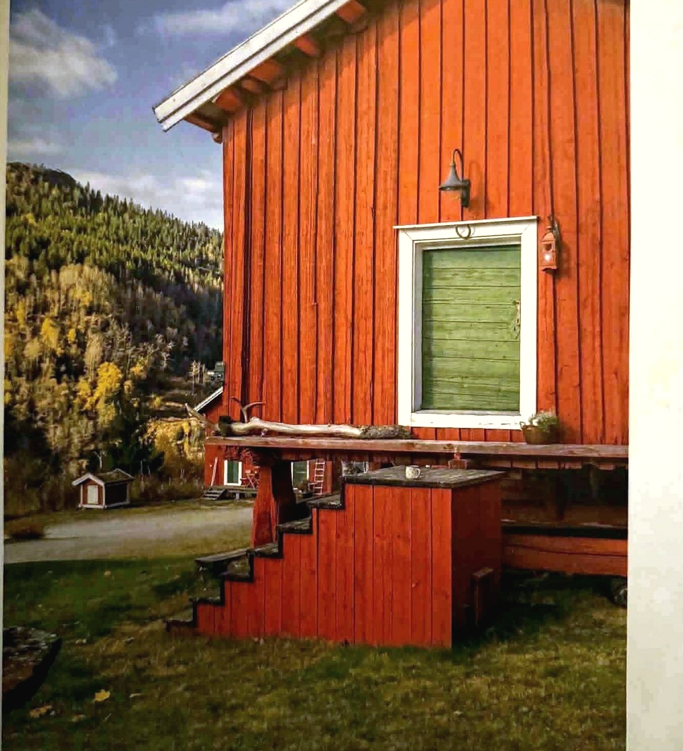 Stabburet: møterom om dagen, langbord om kvelden.